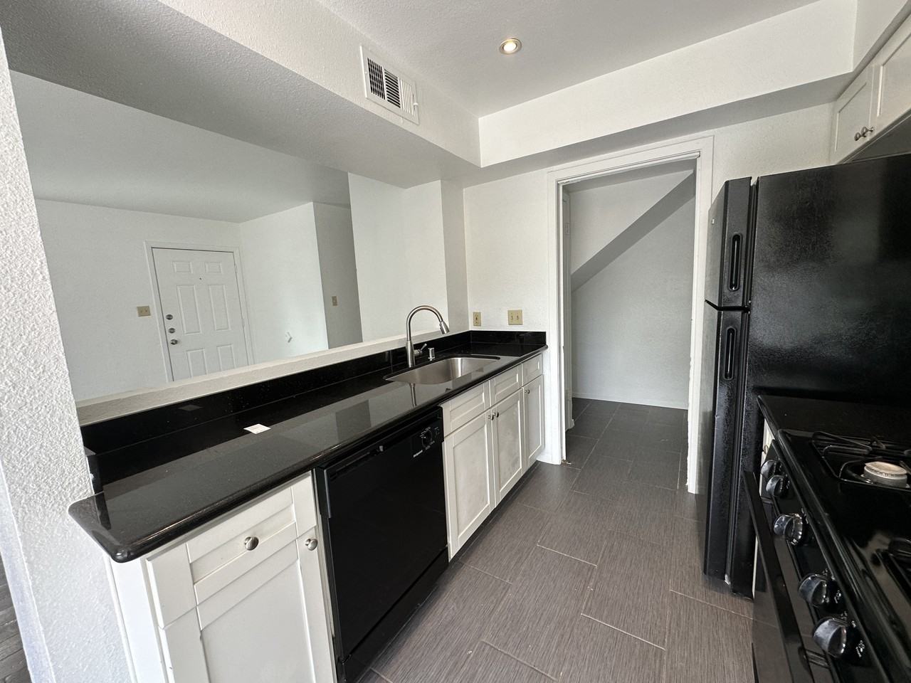 6003 Cougar Dr #B - Photo 6 of 13