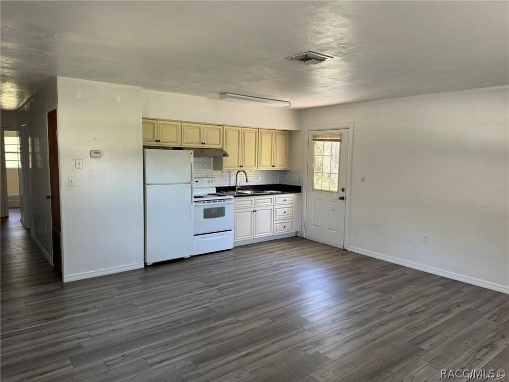 6358 S Suncoast Blvd Unit 1 - Photo 4 of 11