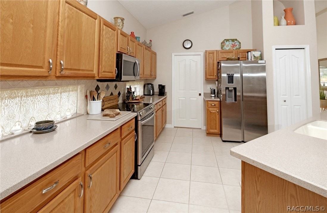 559 W Doerr Path - Photo 4 of 12