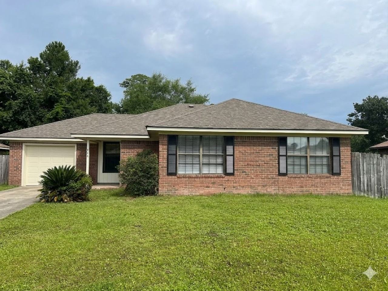 960 Gulfstream Rd - Photo 3 of 9