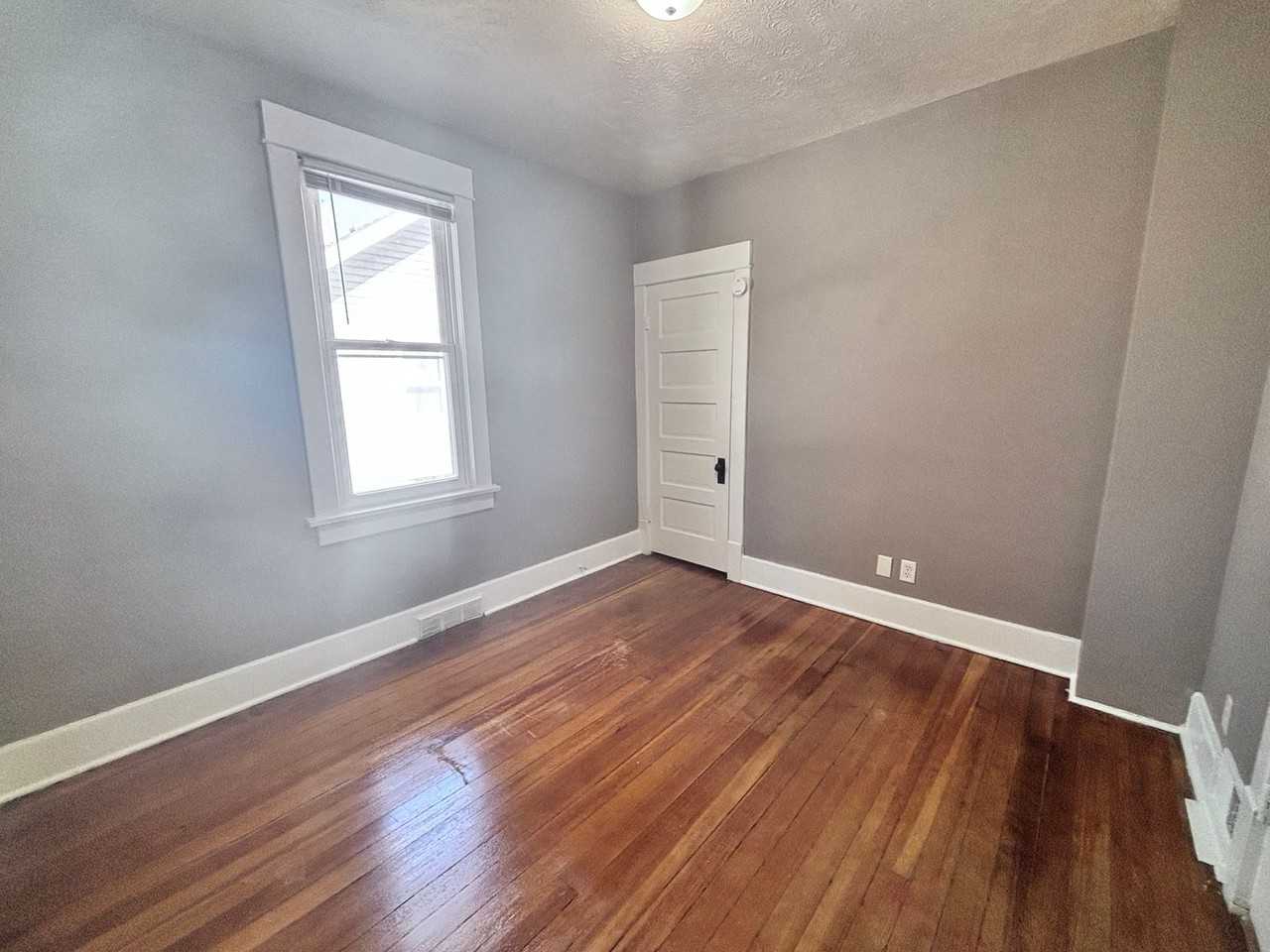 4406 S 38th St - Photo 6 of 17