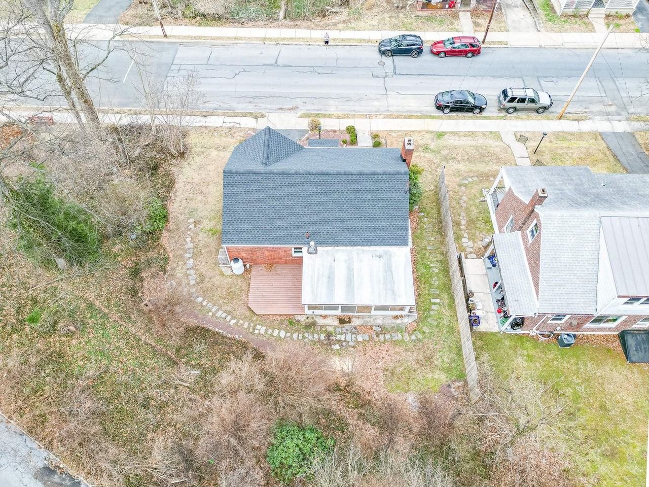 2524 Fairview Ave - Photo 3 of 30