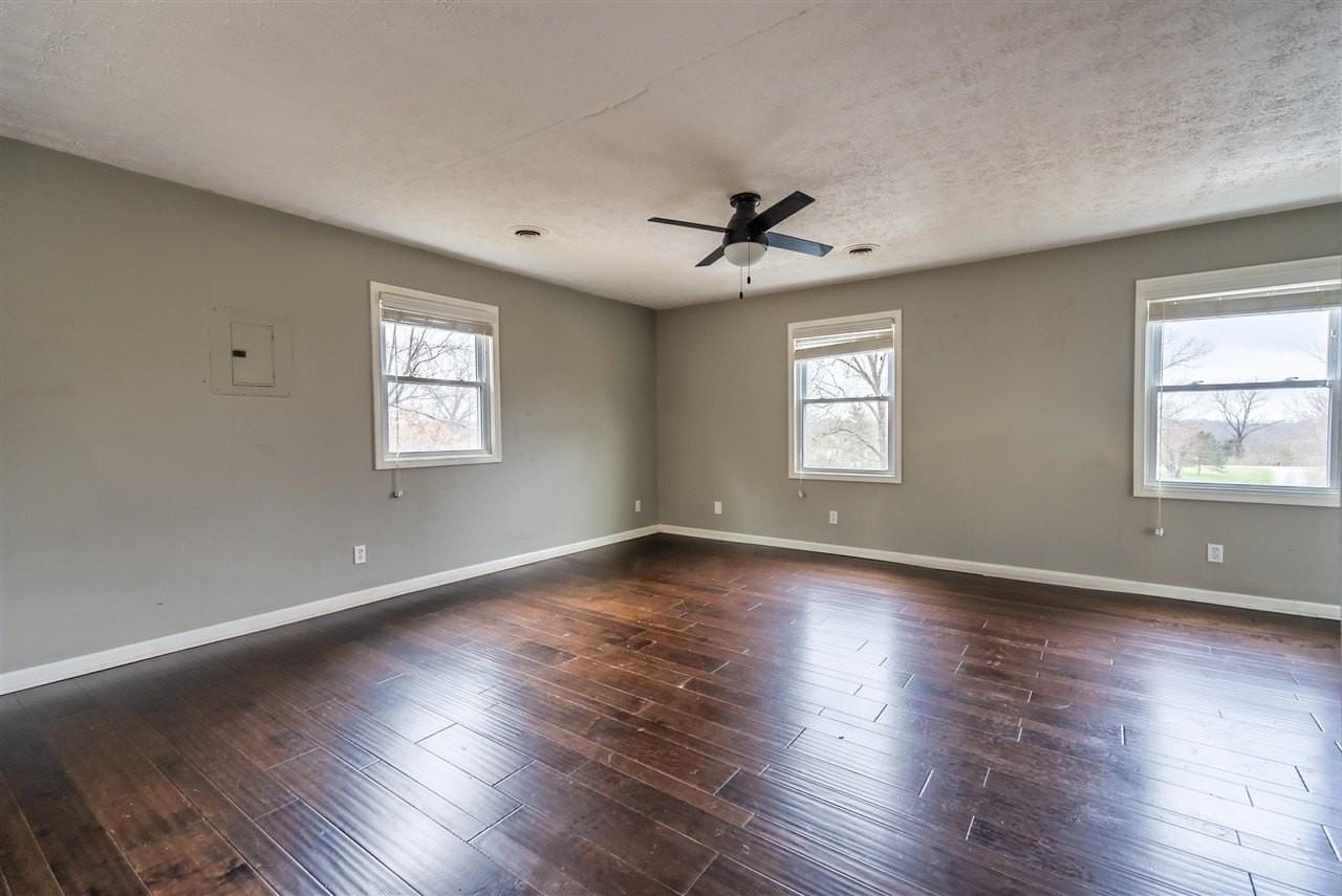 2426 Lewisburg Rd - Photo 2 of 26