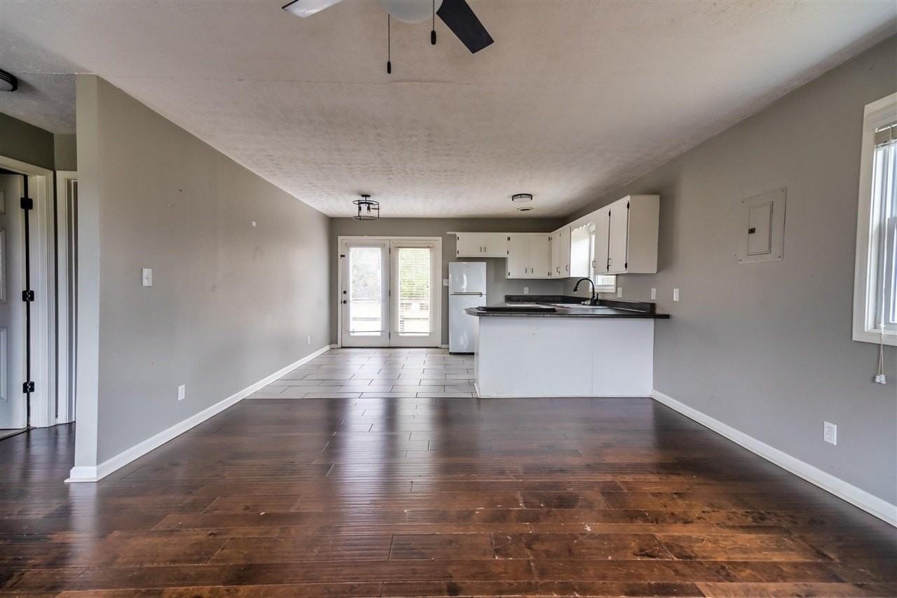 2426 Lewisburg Rd - Photo 3 of 26