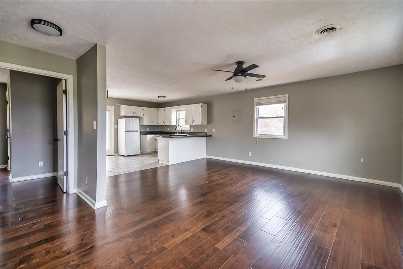 2426 Lewisburg Rd - Photo 4 of 26