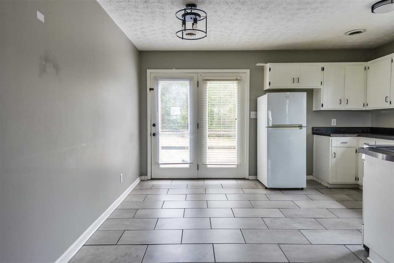 2426 Lewisburg Rd - Photo 6 of 26