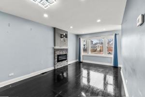featured image of 5205 S Luna Ave