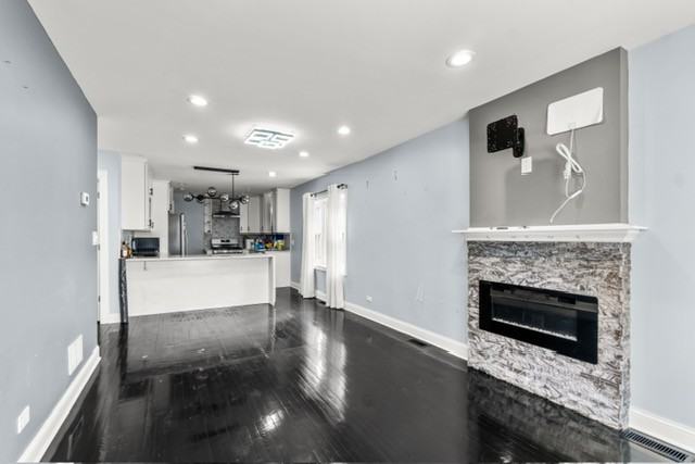 5205 S Luna Ave - Photo 7 of 10