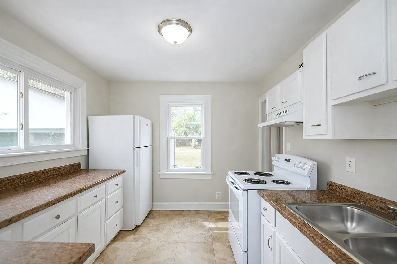 3750 N Kercheval Dr - Photo 5 of 11