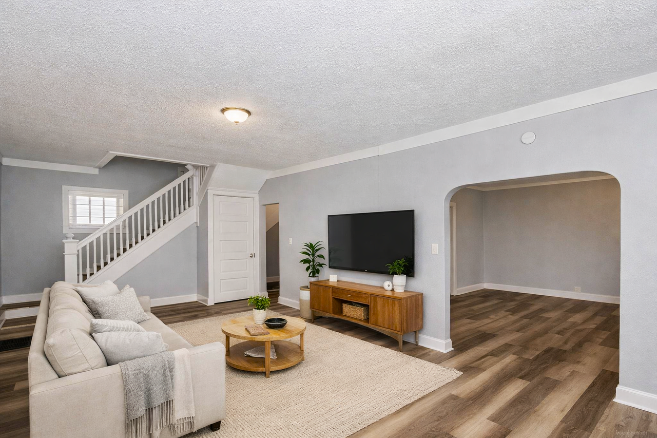 1051 N Mount St - Photo 4 of 13