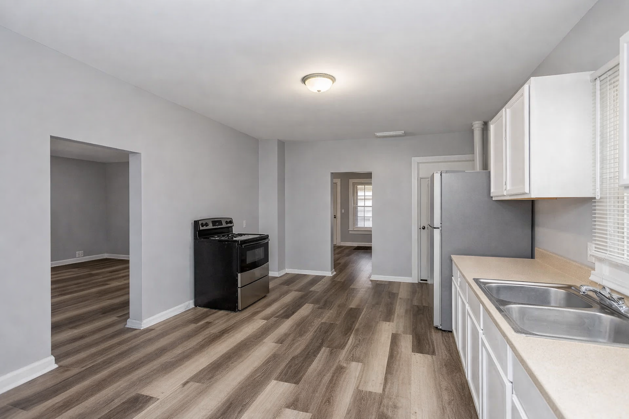 1051 N Mount St - Photo 6 of 13