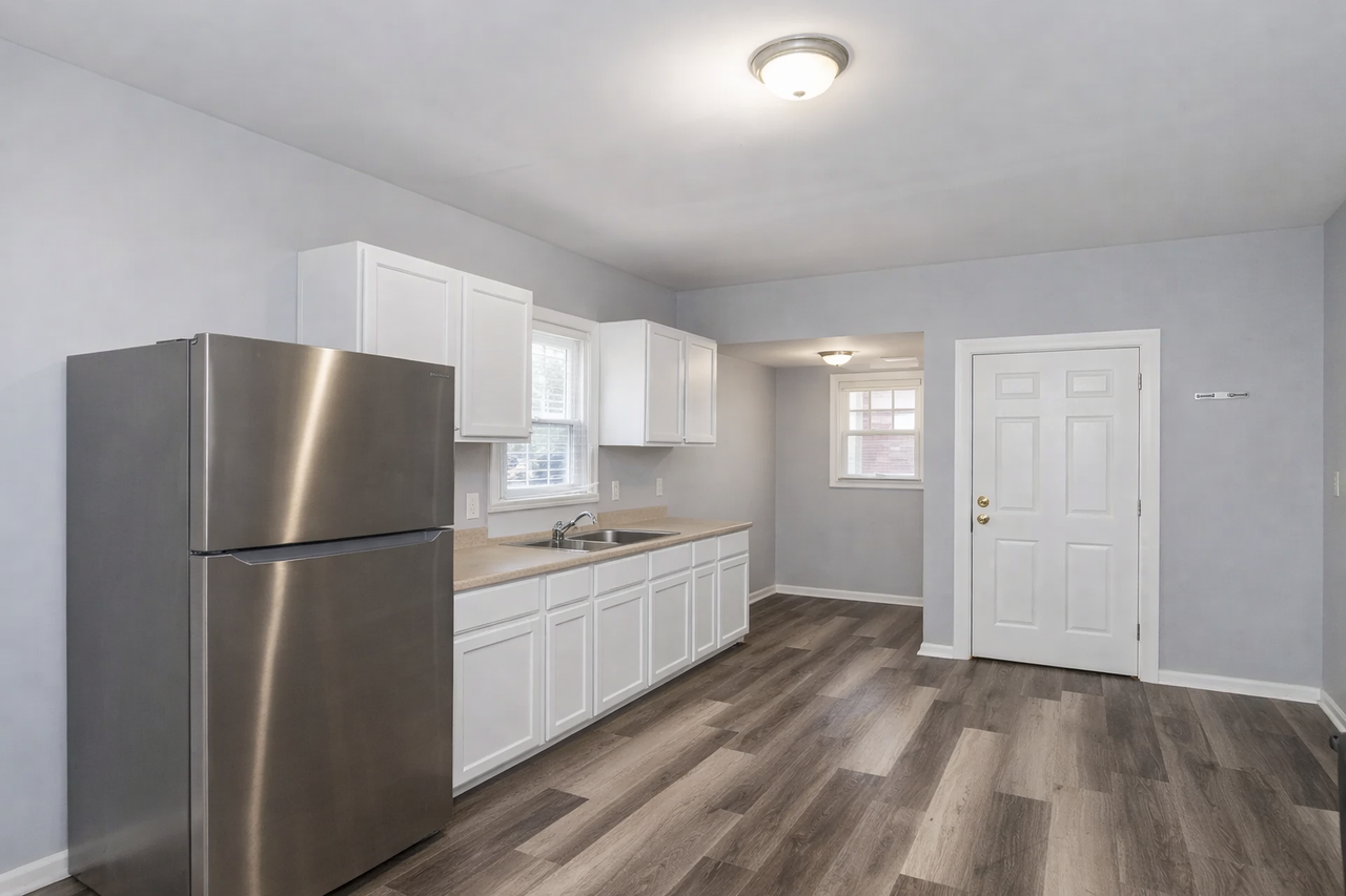 1051 N Mount St - Photo 7 of 13