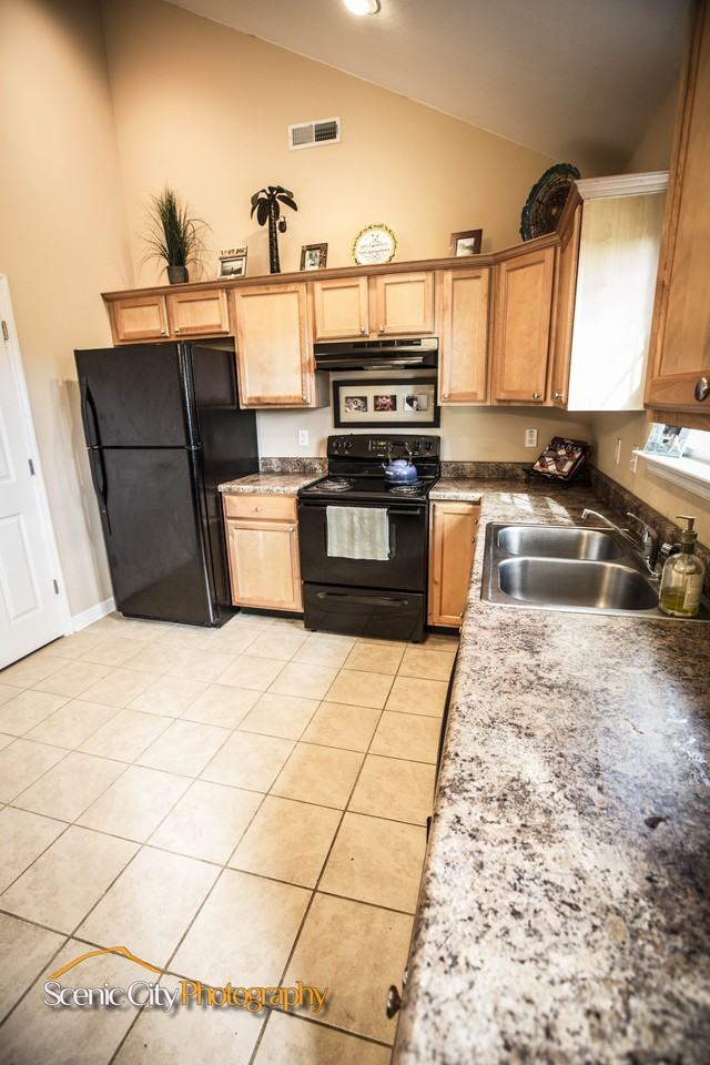 1914 Dupont St - Photo 2 of 13