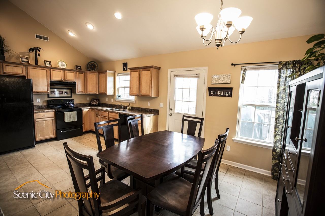 1914 Dupont St - Photo 3 of 13