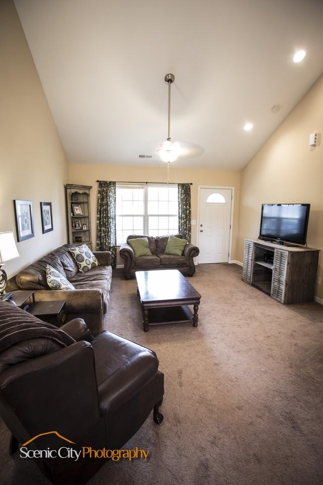 1914 Dupont St - Photo 4 of 13