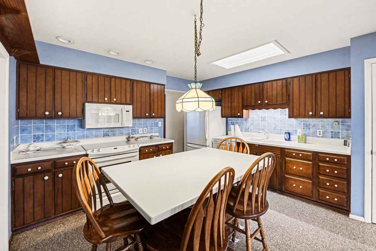 223 Sw - Photo 7 of 26