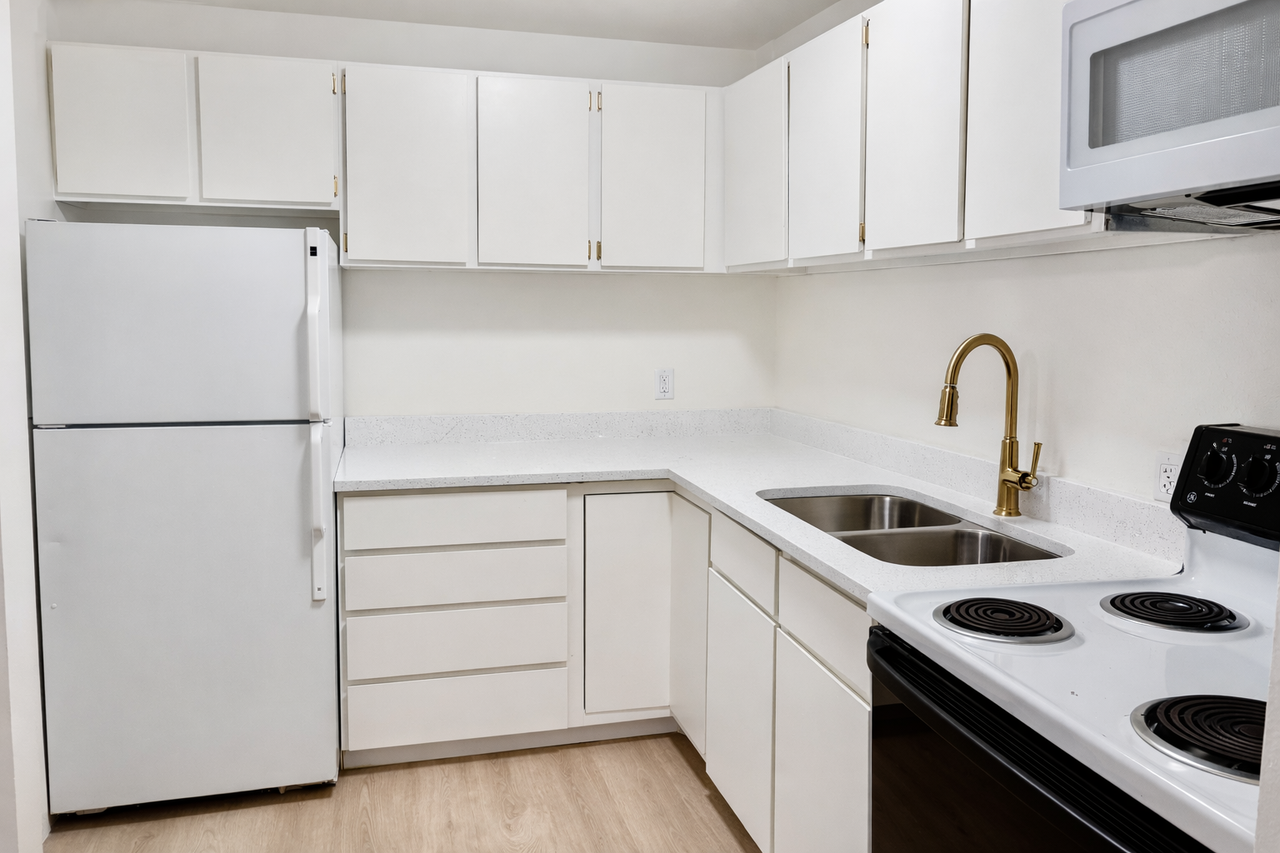 918 E St #7 - Photo 5 of 14