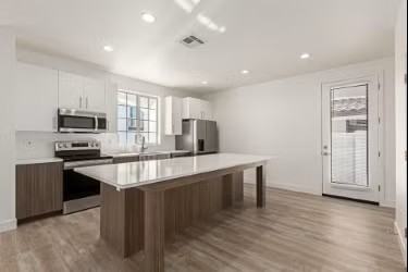 7621 E University Dr #101