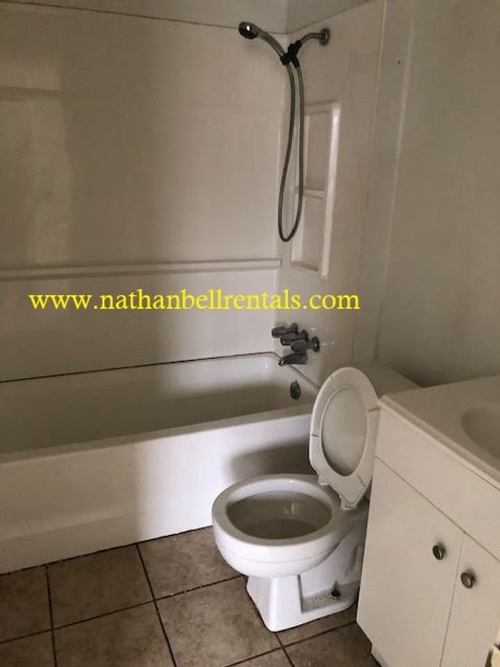 2102 Sunset Dr - Photo 2 of 8