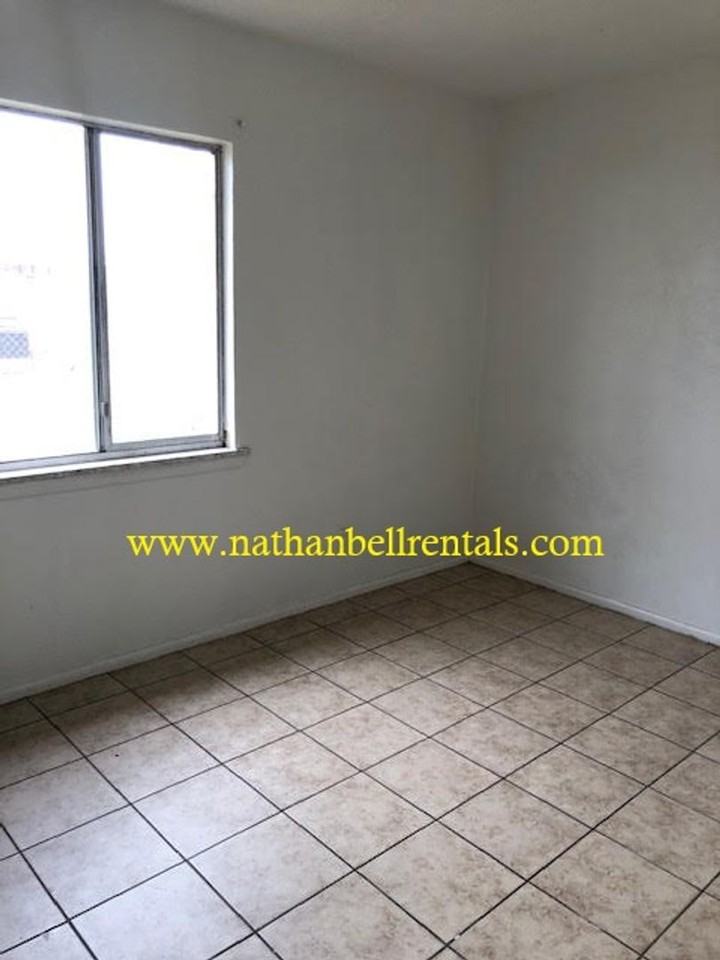 2102 Sunset Dr - Photo 3 of 8