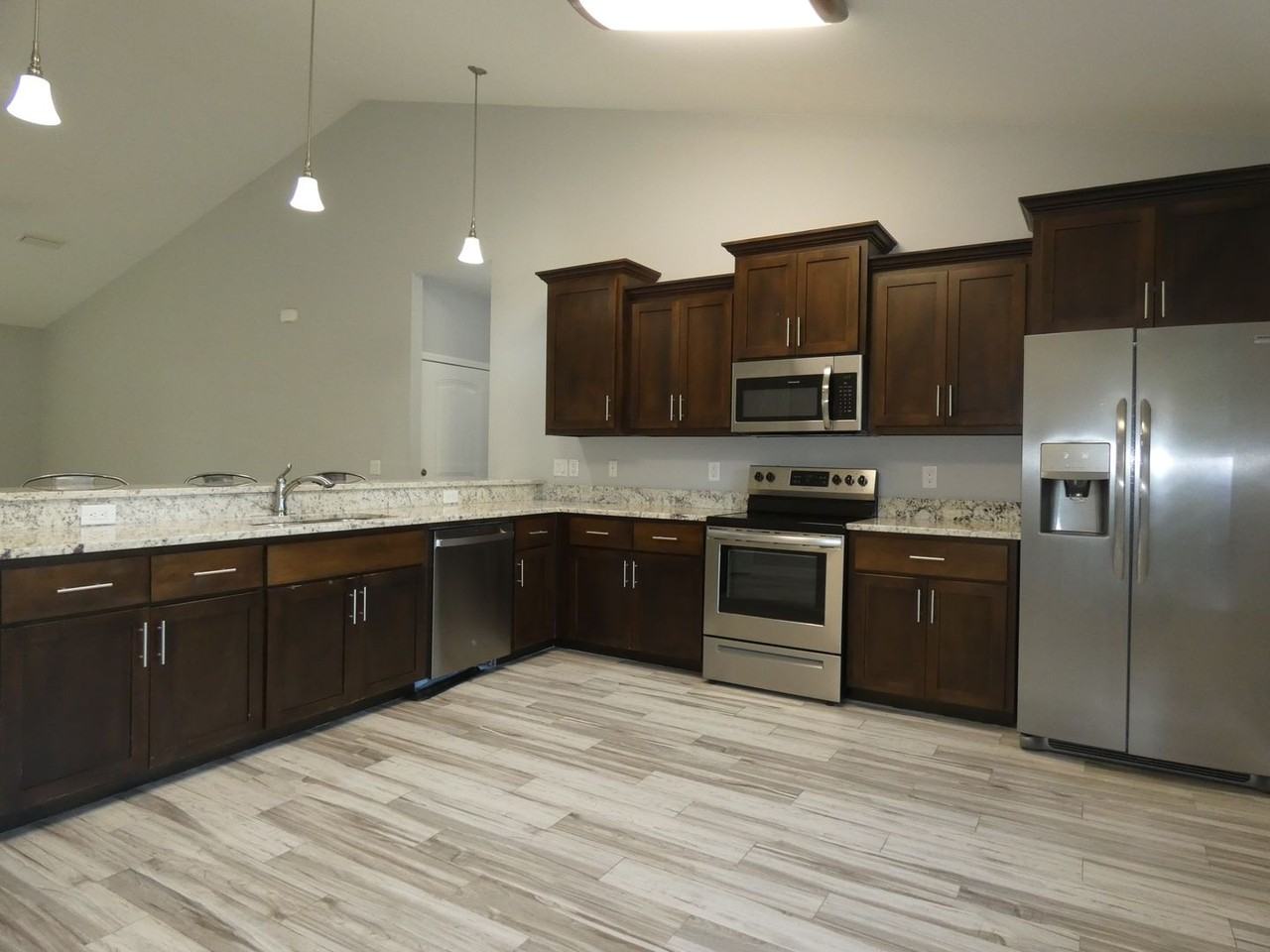 4985 Creekside Ln - Photo 7 of 26