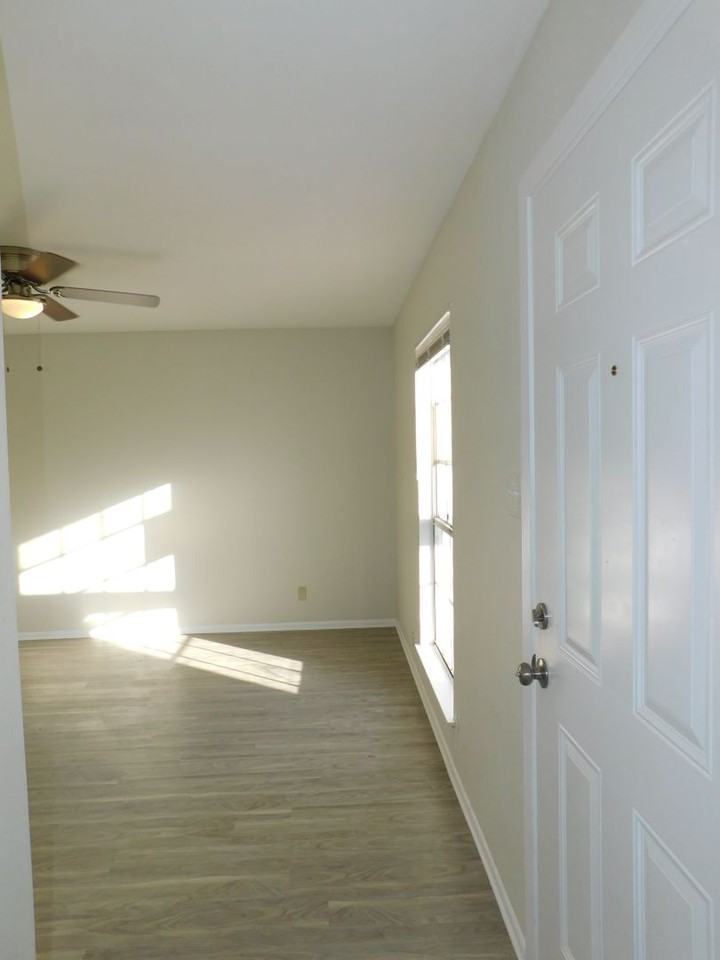 923 Spring Park St - Photo 4 of 33