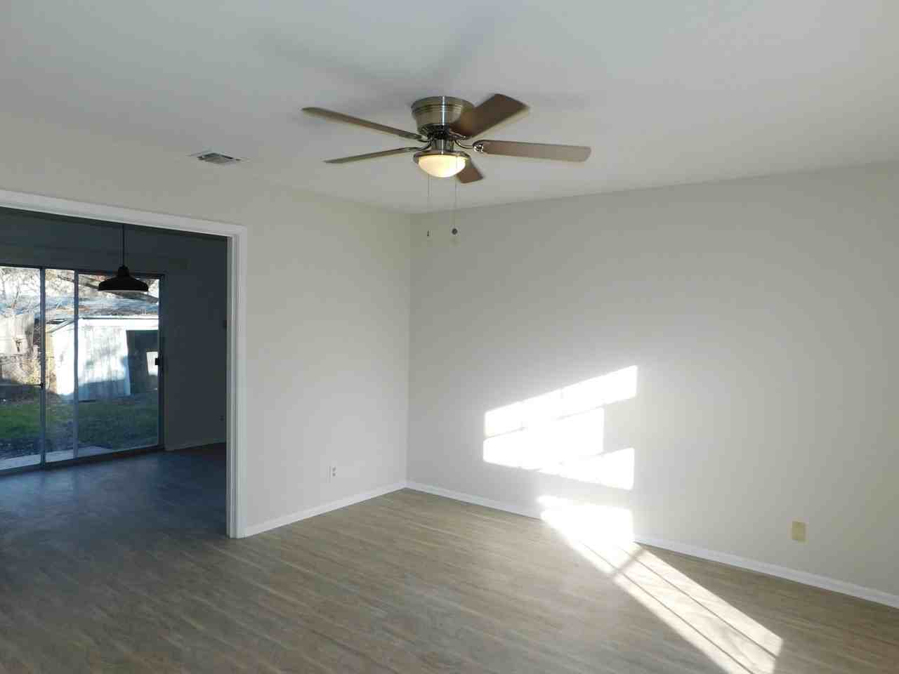 923 Spring Park St - Photo 6 of 33