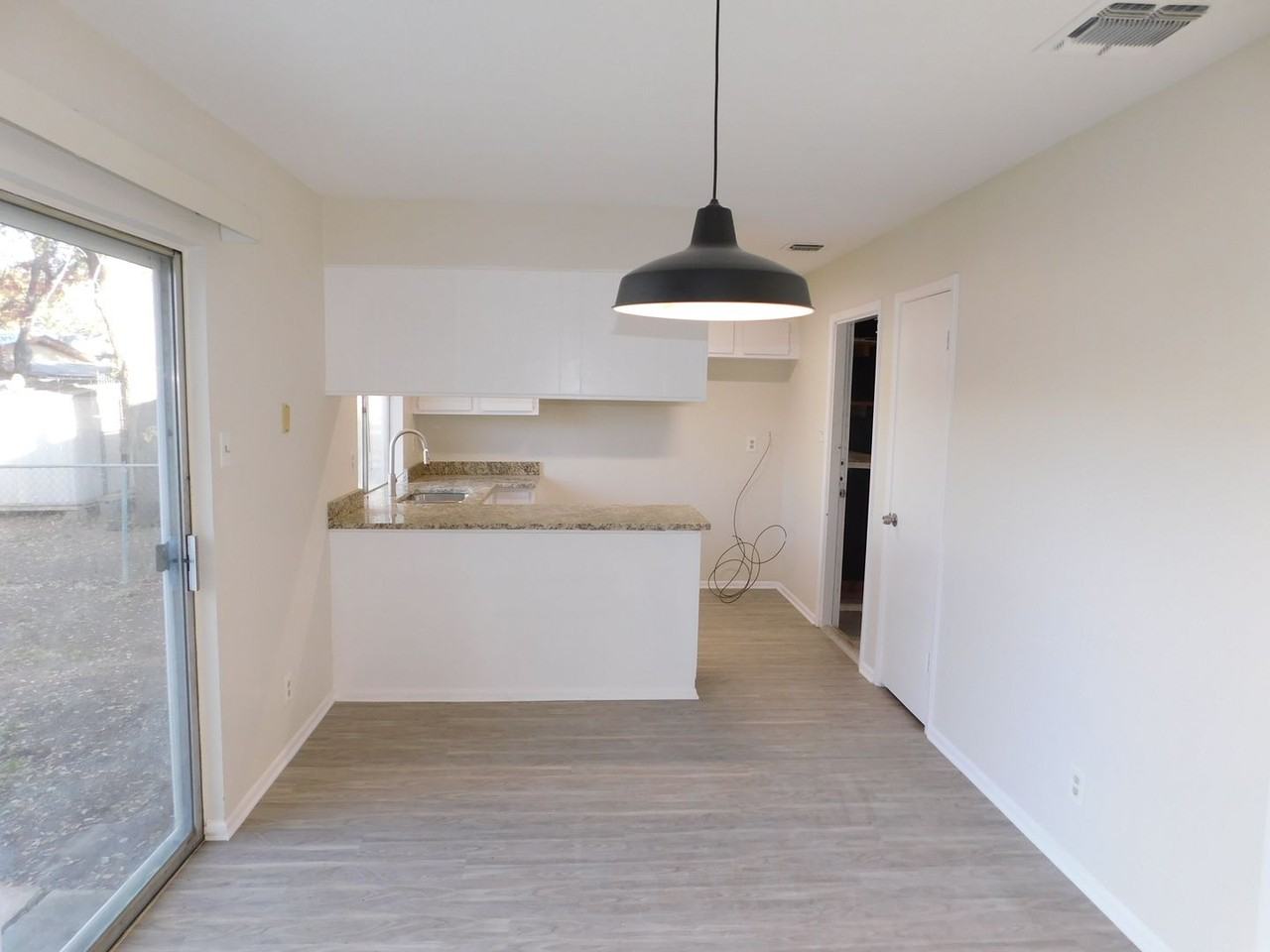 923 Spring Park St - Photo 7 of 33