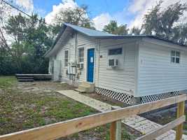 featured image of 2219 Everett St