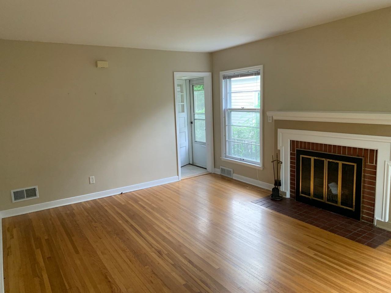 842 7th Ave Sw - Photo 3 of 14