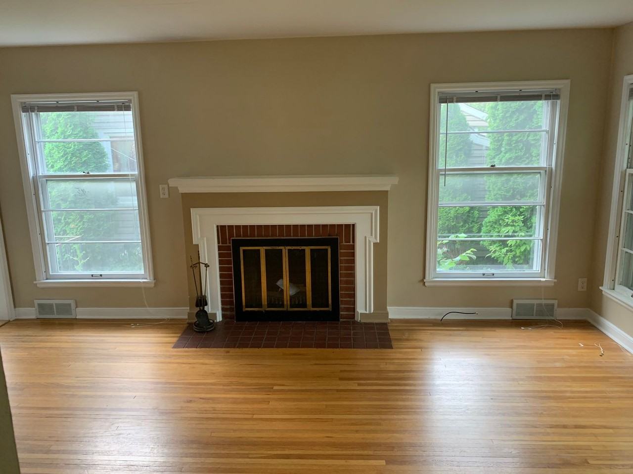 842 7th Ave Sw - Photo 4 of 14