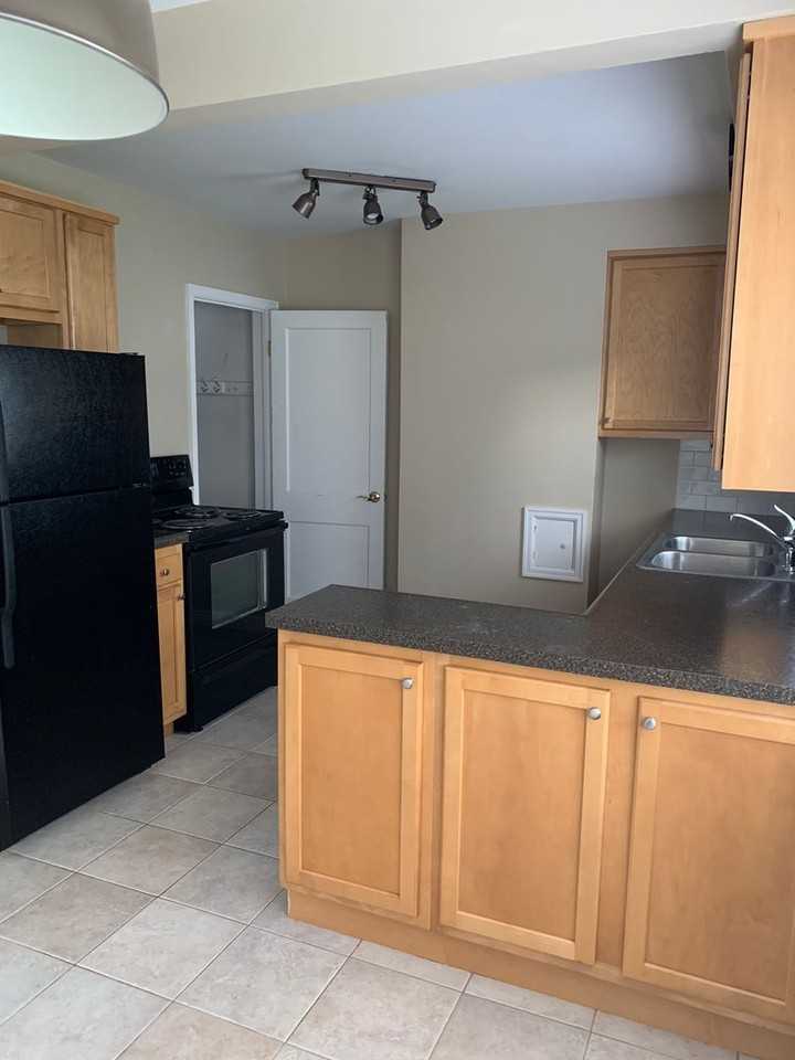 842 7th Ave Sw - Photo 5 of 14