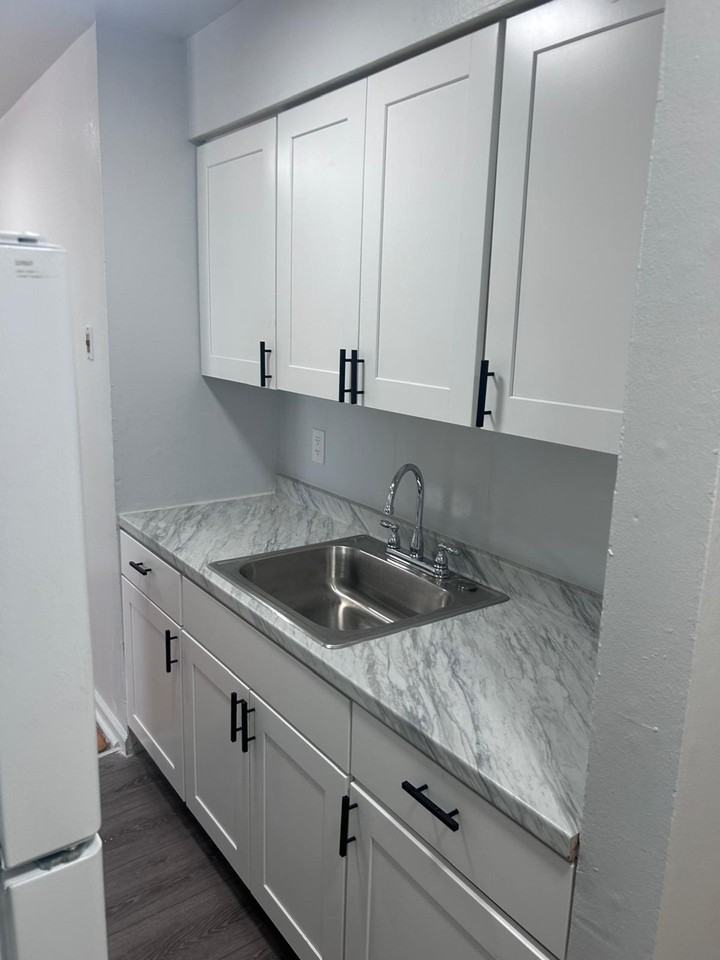 Colonnade Apartments - Photo 4 of 10