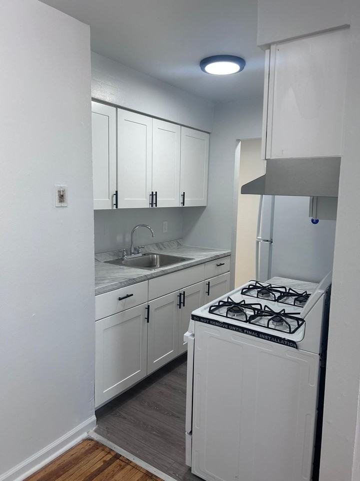 Colonnade Apartments - Photo 5 of 10