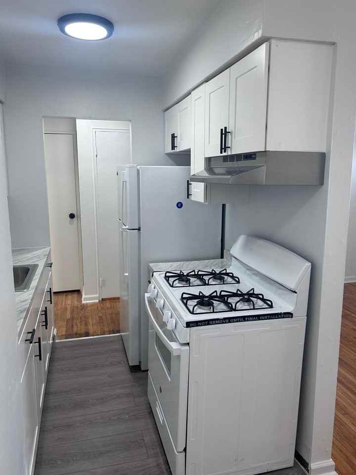 Colonnade Apartments - Photo 6 of 10