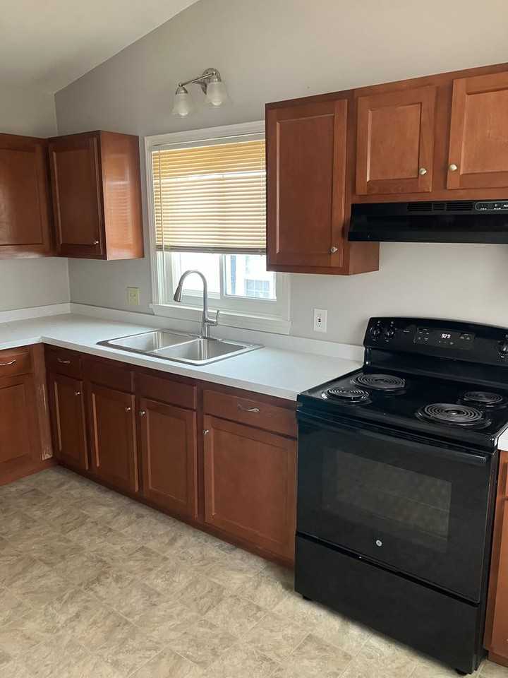 222 W Molloy Rd - Photo 2 of 15