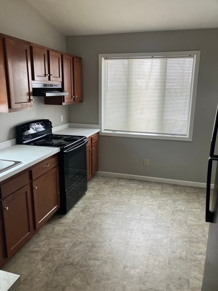 222 W Molloy Rd - Photo 3 of 15