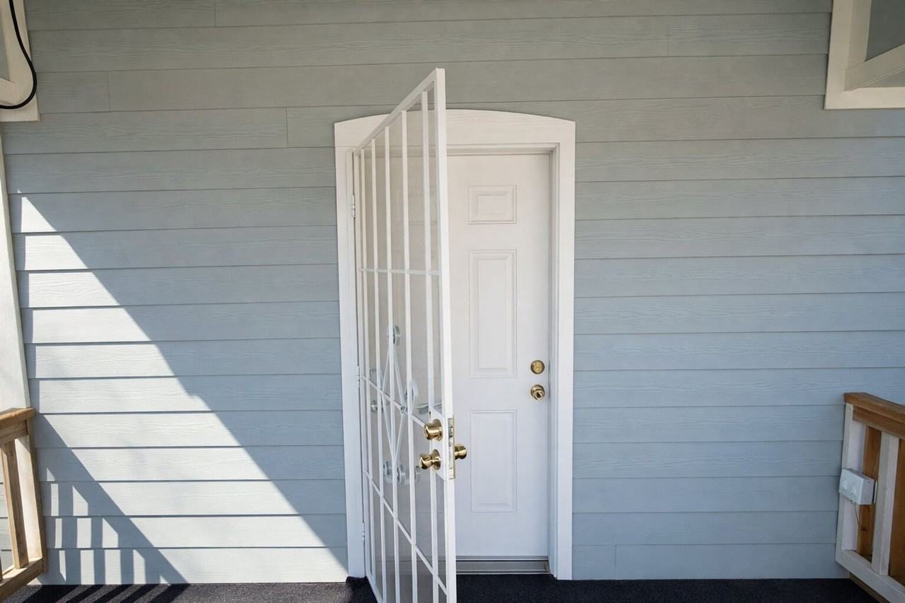 2715 Dathe St - Photo 3 of 29