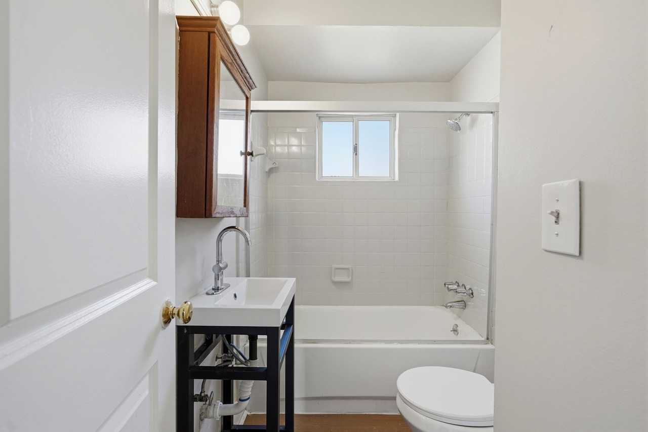 1301 E Muir Ave - Photo 3 of 27