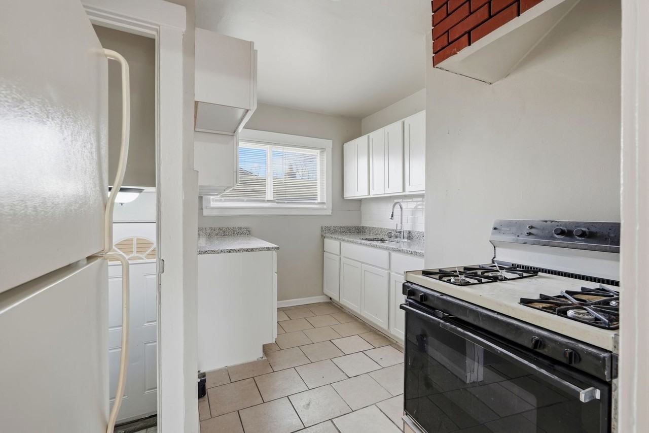 1301 E Muir Ave - Photo 4 of 27