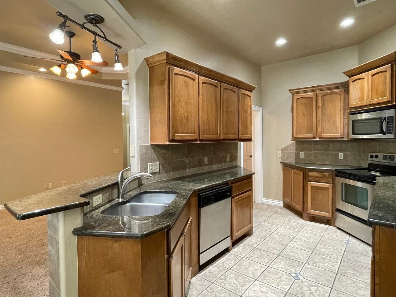 1204 Nw 111th St - Photo 7 of 21