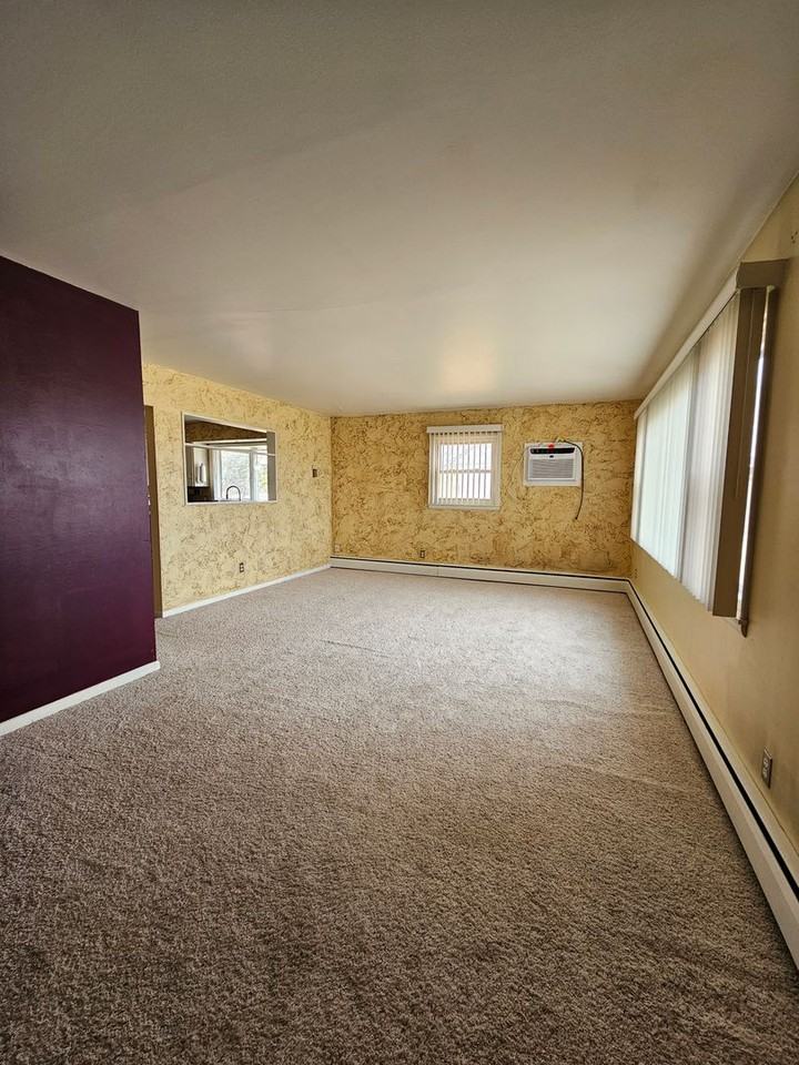 137 Stearns Ct - Photo 2 of 19