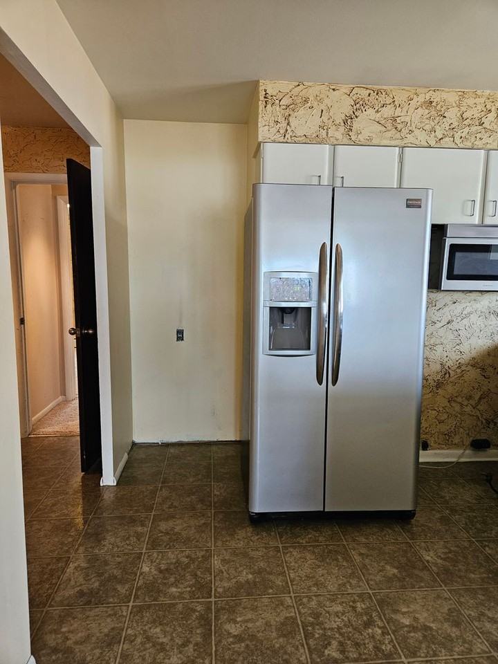 137 Stearns Ct - Photo 6 of 19