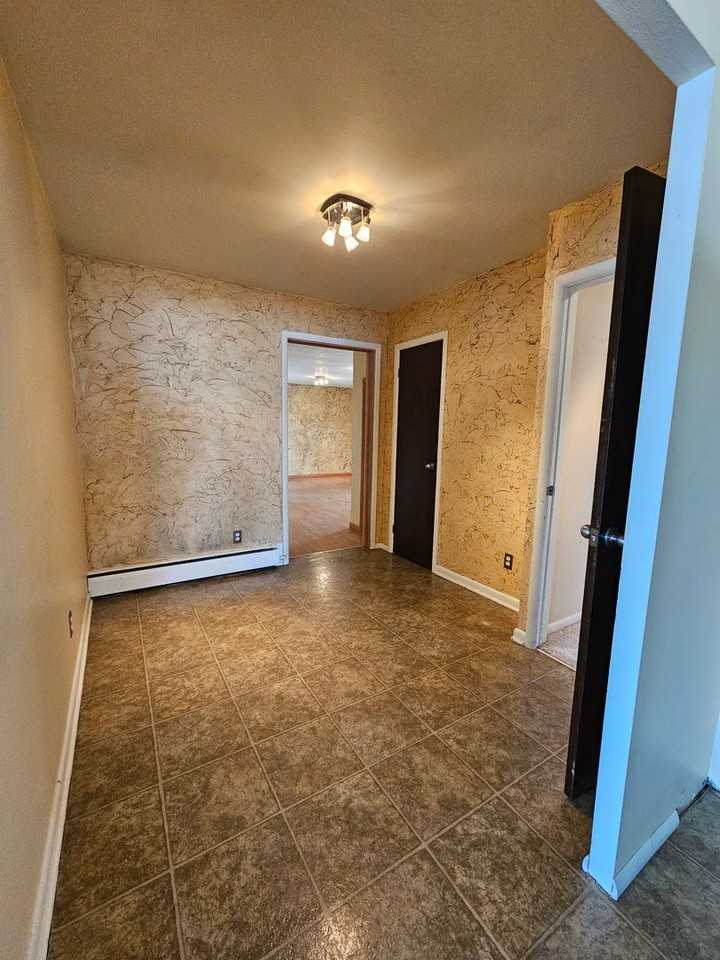 137 Stearns Ct - Photo 7 of 19