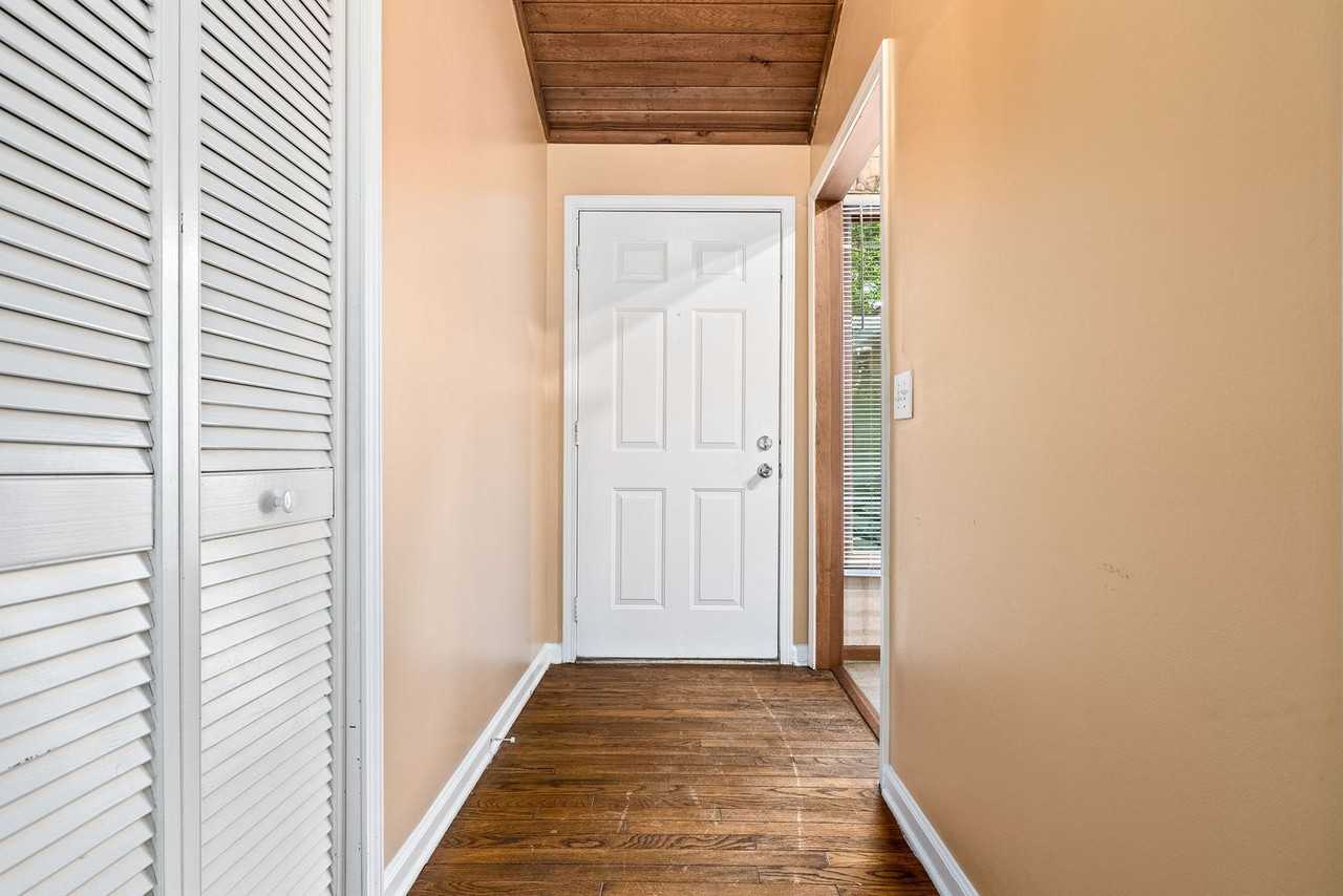 1144 E University Dr - Photo 4 of 25