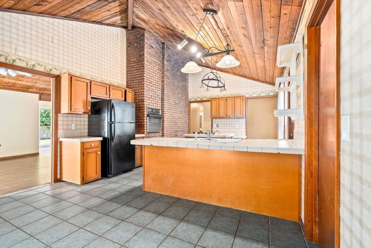 1144 E University Dr - Photo 7 of 25