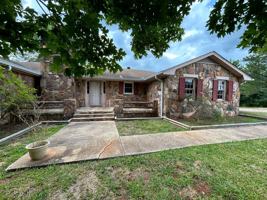 featured image of 1609 Oak Grove Rd