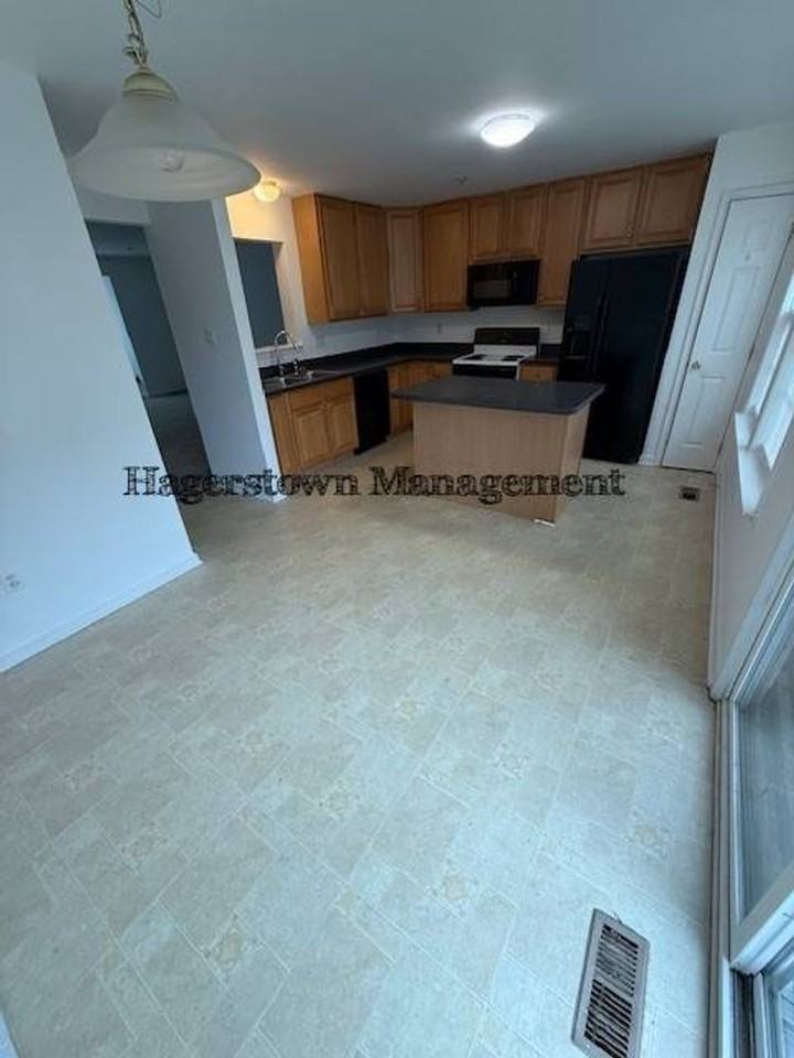 18226 Roy Croft Dr - Photo 3 of 15