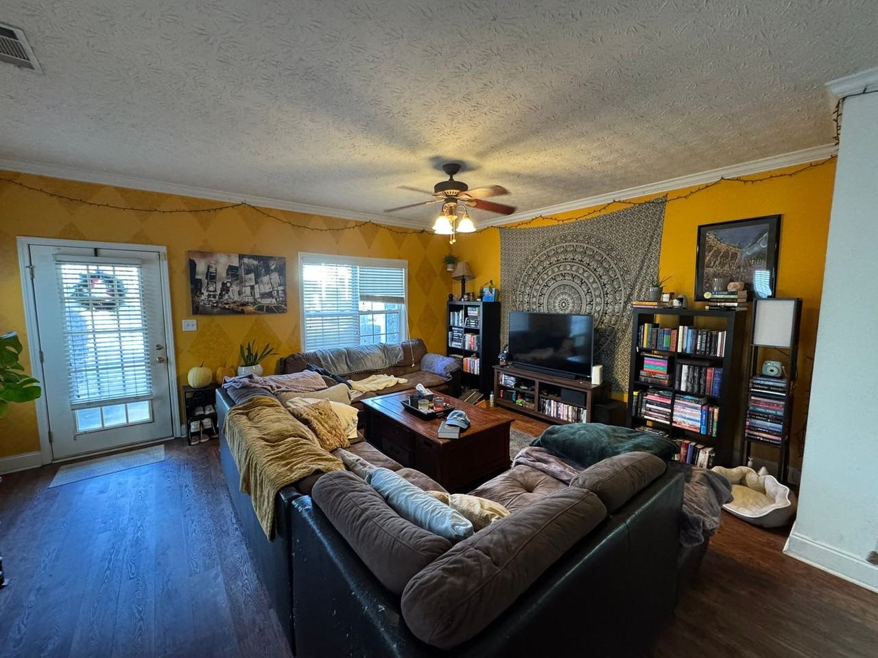 237 Wiltshire Dr - Photo 3 of 23