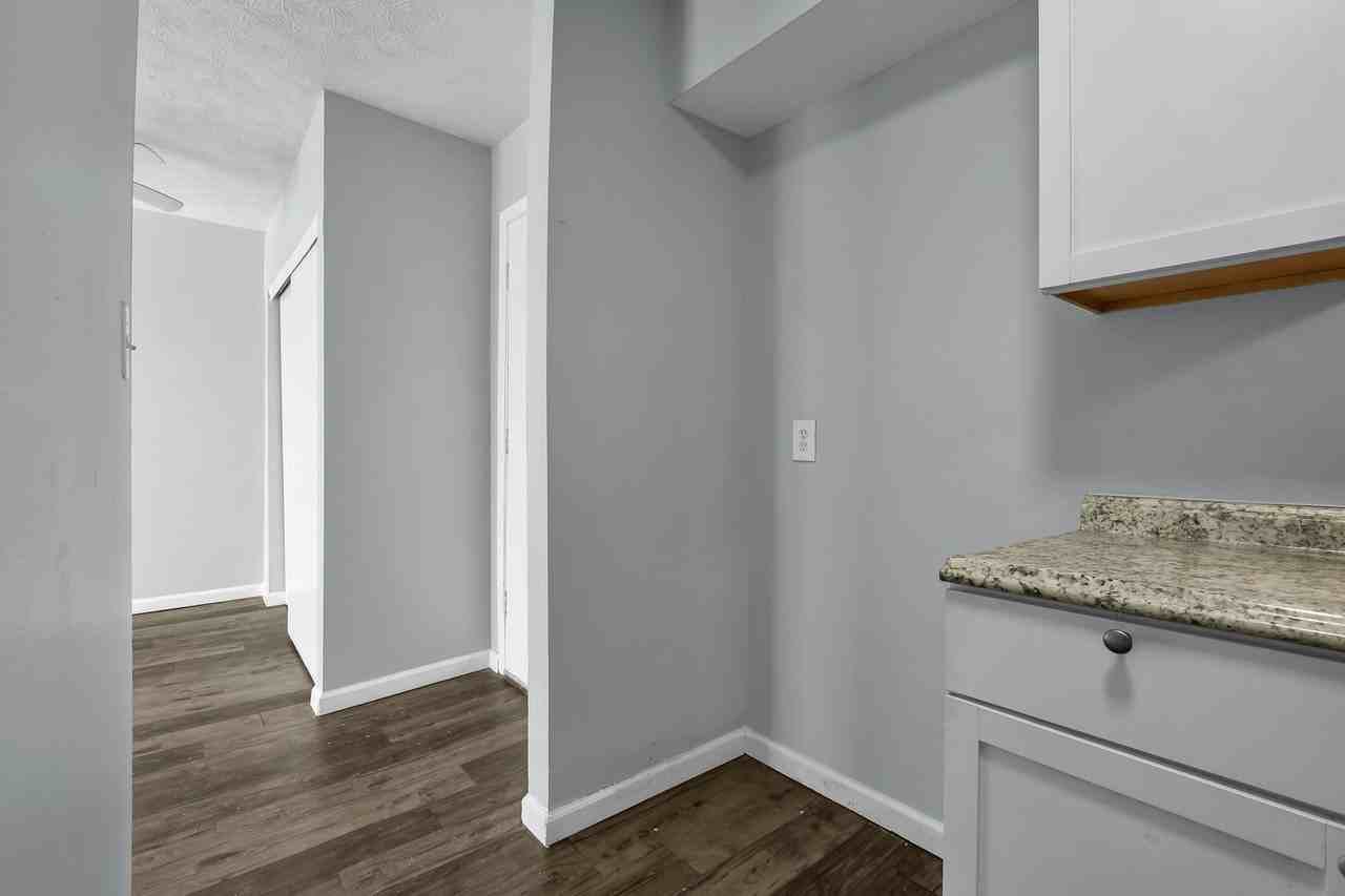 2 & 3 Bedroom Updated Garden Apartments - Photo 2 of 50